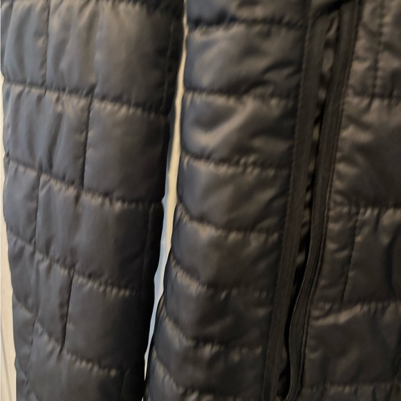 Patagonia Black Quilted light weight Puffer Jacket. - Picture 4 of 7